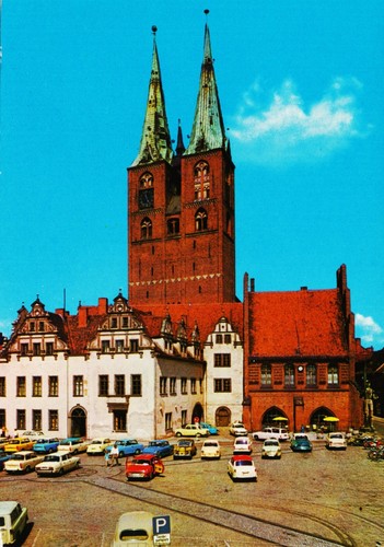 07-C226 Ansichtskarte Stendal Hansestadt Altmark Markt Rathaus Kirche St. Marien