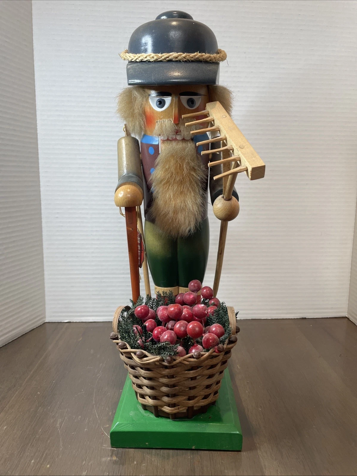 Steinbach Volkskunst Nutcracker Farmer with Basket & Rake 14 1/2’’
Opens in a new window or tab