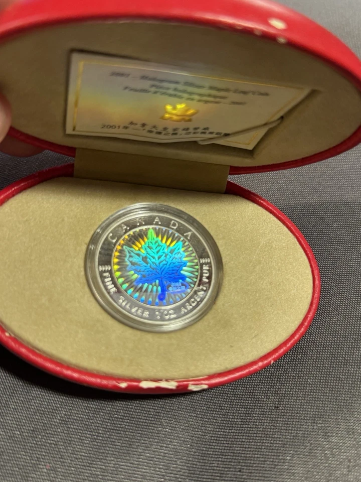 Moneda de colección 2001 holograma Canadá 1 oz 999 plata hoja de arce gema UNC en soporte Foto 3 de 4