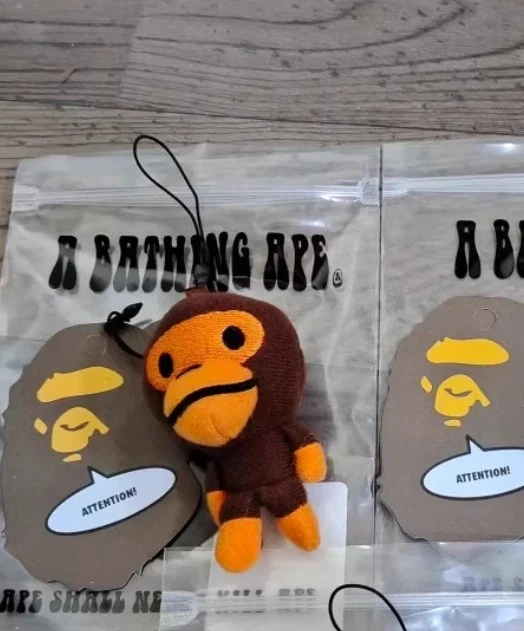 Llavero de Peluche A Bathing Ape Baby Milo - Auténtico BAPE Charm Muñeca Nuevo Foto 3 de 4