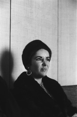 Elizabeth Taylor In Fur Coat 8x12 giclee photo