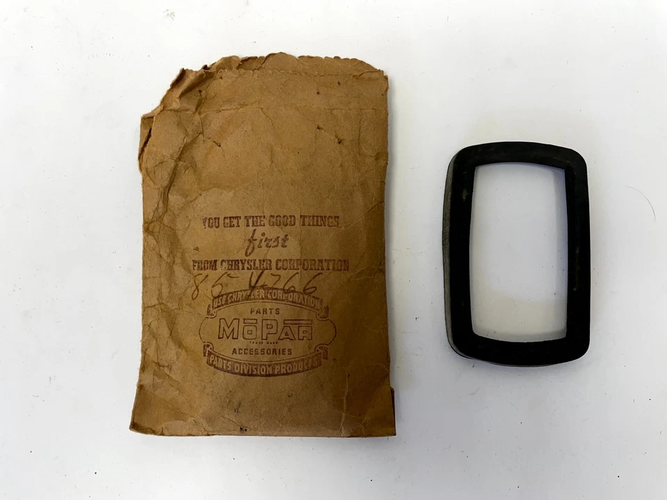 1940 Plymouth P9 P10 Deluxe Road King Tail Light Lamp Lens Gasket 854766 NOS. - Image 3 of 4