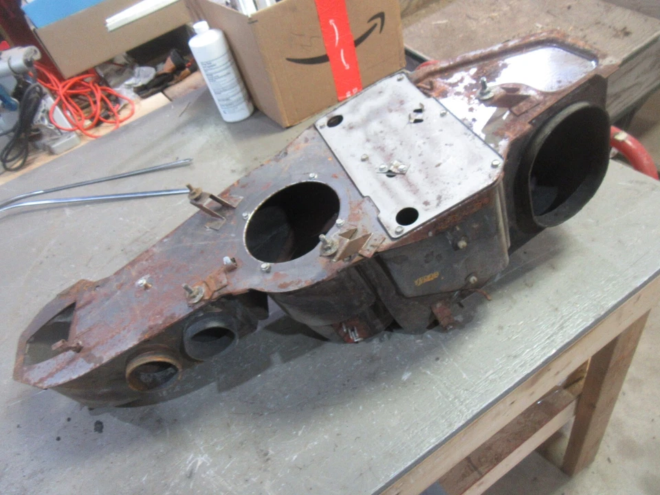 Ford Galaxie 500 1962 cortafuegos calentador núcleo carcasa montaje conducto pieza Foto 3 de 3