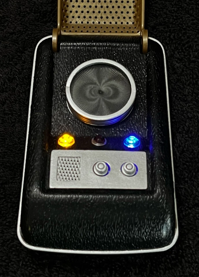 PHASER • COMUNICADOR • PIN DE COMANDO • STAR TREK TOS • PLAYMATES & DIAMOND SELECT Foto 3 de 4