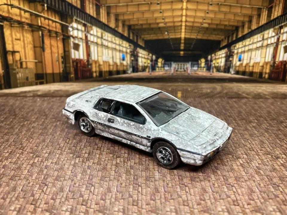 Lotus Esprit S1 Weathered Distressed Barn Find 1/64 Diecast Custom Car - Image 2 of 4