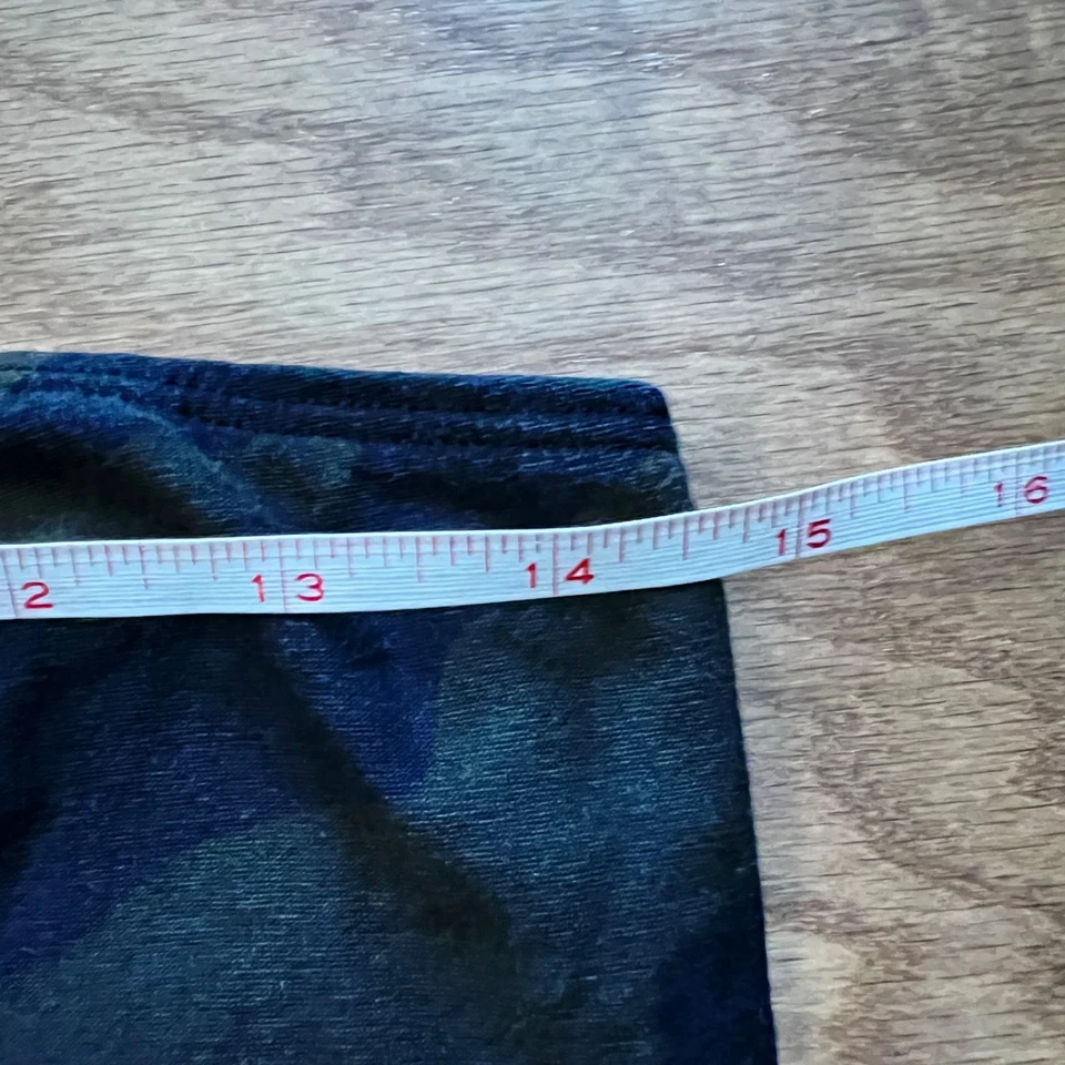 Top tubo bandeau rosa Victoria's Secret sin forro talla L verde camuflaje Foto 3 de 4