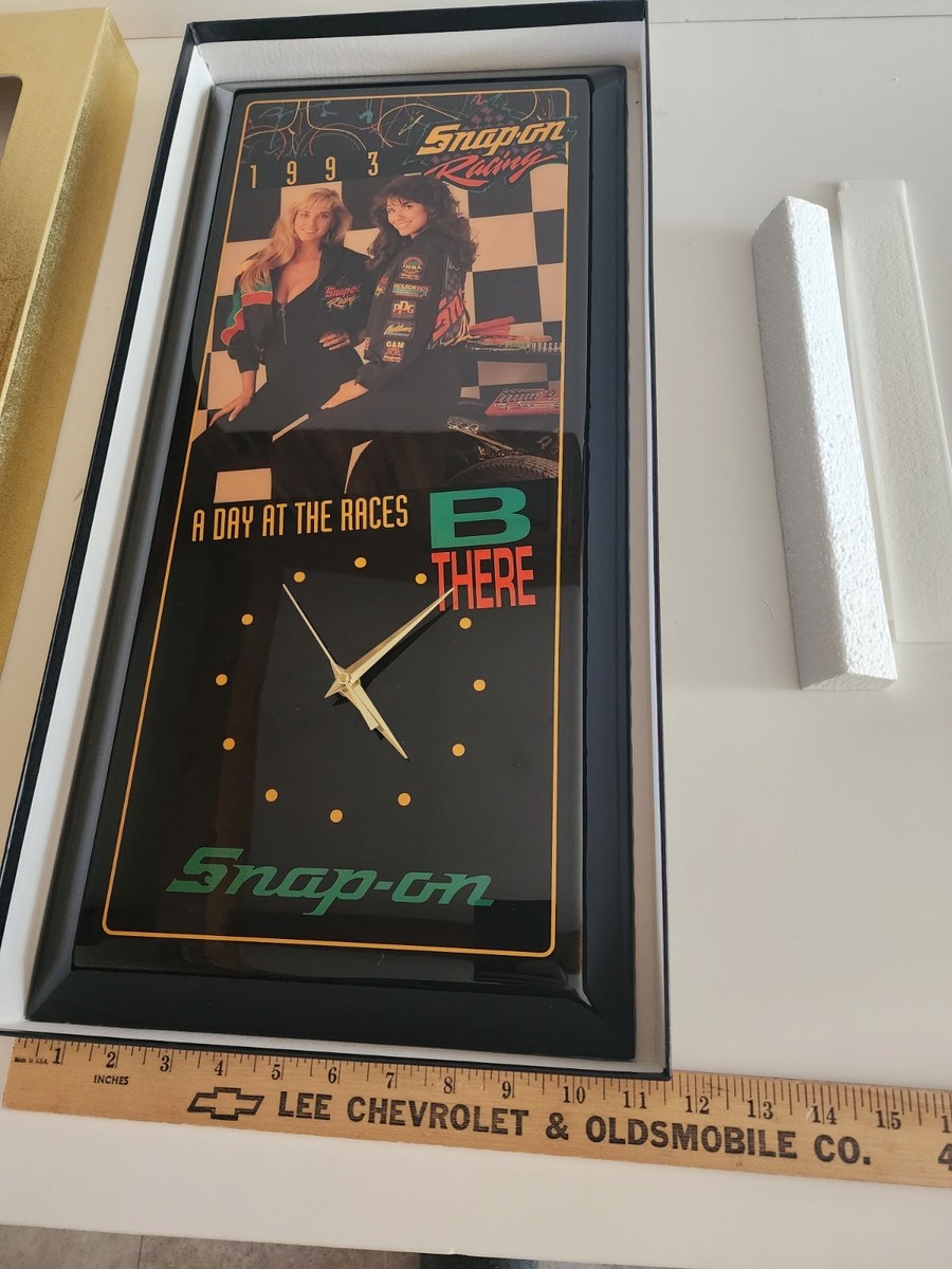 VTG SNAP ON Tools Racing Pinup Girl Wall Clock Christmas Shop