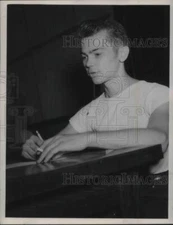 1948 Press Photo George Reid Registers For Draft - nec36078