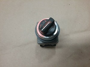 Idec Izumi ASN 41-10569 Black 2 Position Selector Switch 125v 5A 300v 3A #08F45