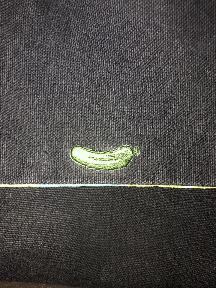 Bolsos de mano Viv Pickle personalizados, clutch negro con correa. Imán y solapa Foto 2 de 4