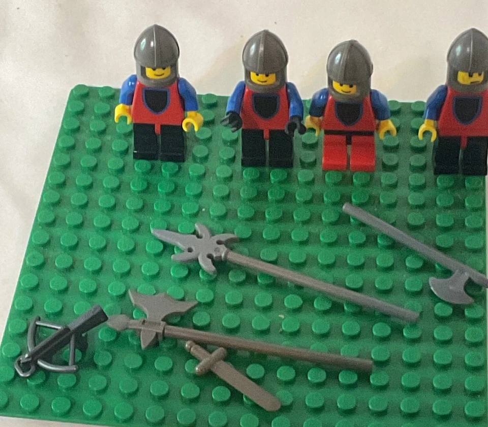 VTG Lego Castle Knights Classic Lot of 4 Minifigure w/Accessories - Image 4 of 4