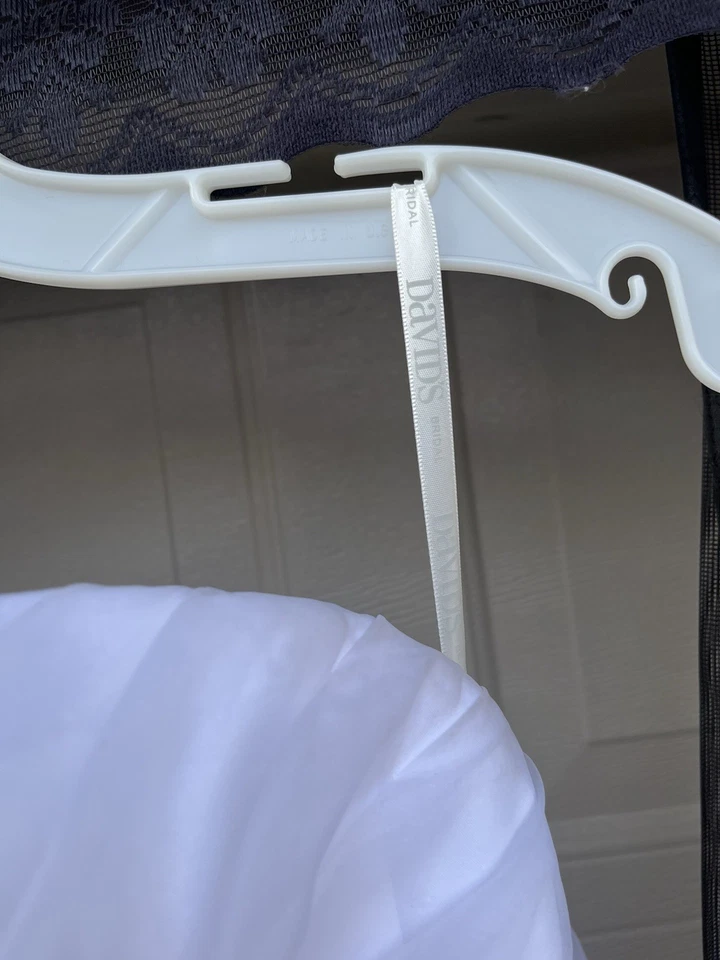 Vestido de novia David organza sirena vestido de novia blanco talla 18W con cordones sin tirantes Foto 3 de 4