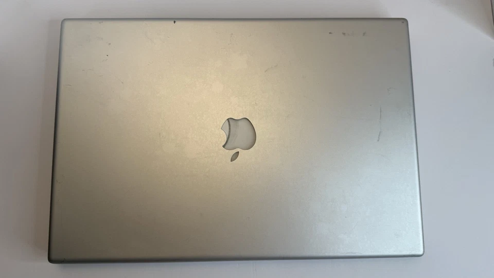 Apple MacBook Pro 17” A1212 (2006) Vintage Laptop – For Parts or Repair - Image 2 of 4