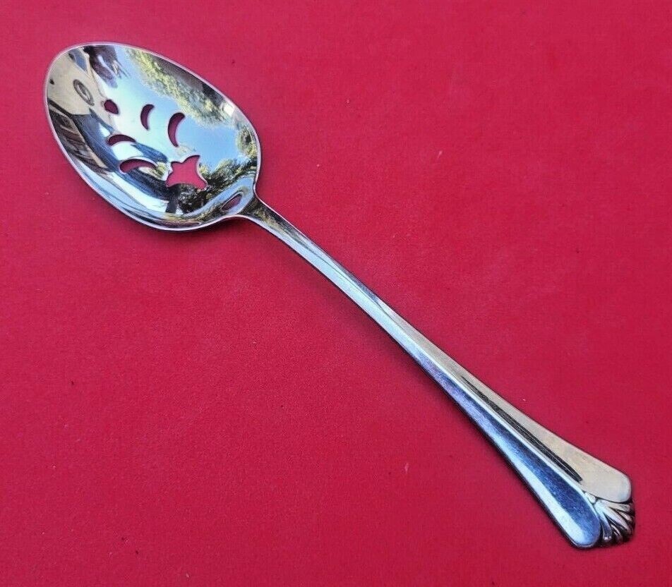 Oneida WESTGATE Royal Crest Stainless Distinction Deluxe Glossy