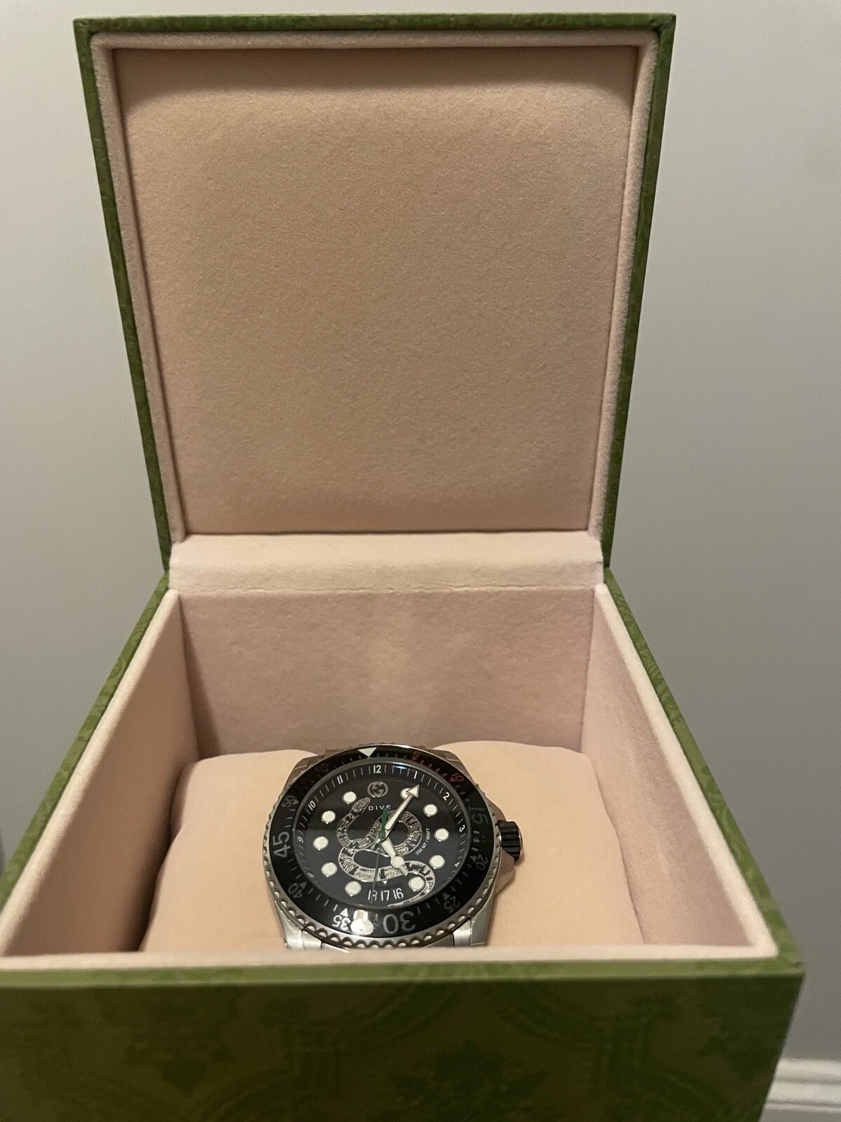 Montre de plongée homme Gucci en acier inoxydable