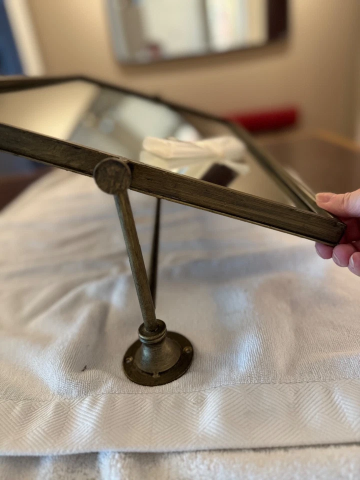 ESPEJO DE BAÑO PIVOTANTE -- NUEVO -- FUERA DE CAJA -- 24 X 14 PULGADAS Foto 3 de 4