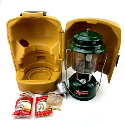 Coleman Dual Mantle Lantern Model 220J W/ Clam Case November 1977