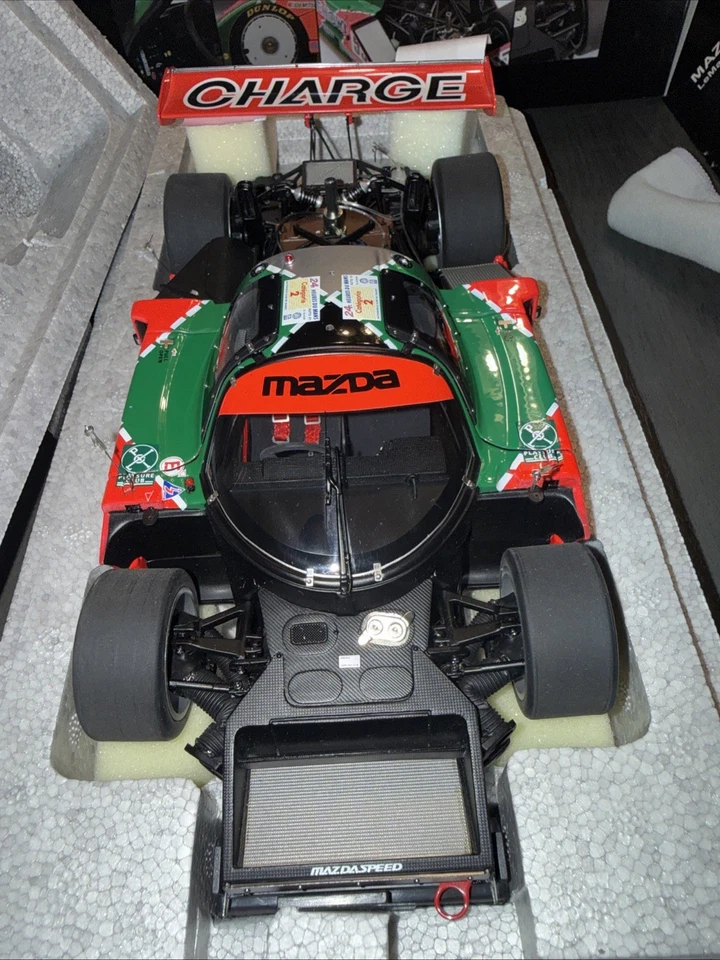 AutoArt 1/18 Mazda 787B 1991 Le Mans Winner 55 20th Anniversary Trophy Included - Image 2 of 4