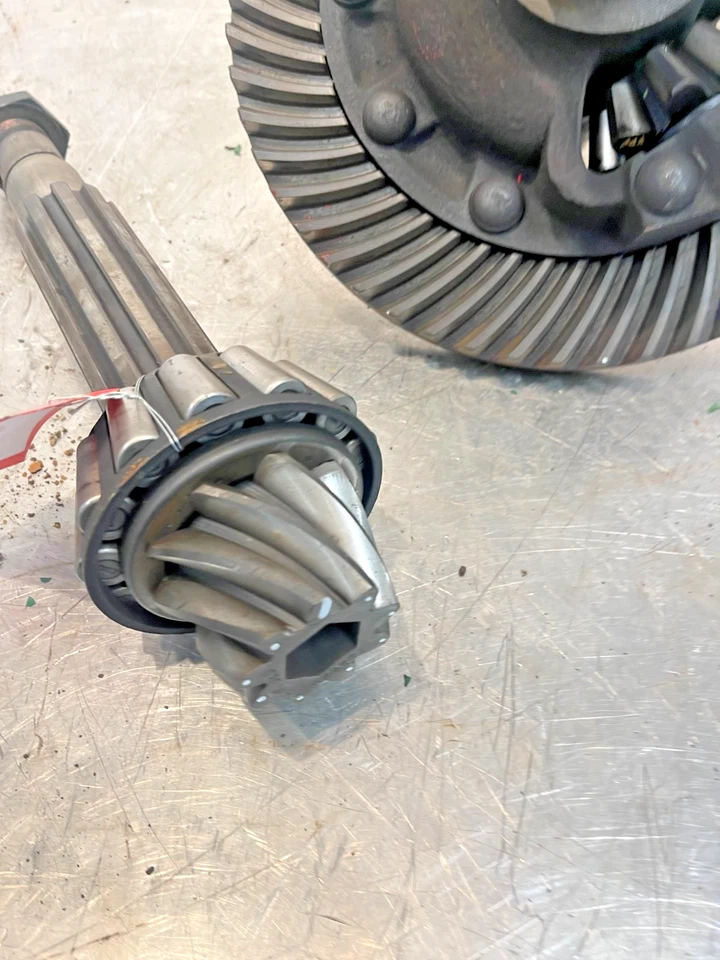 Oliver 88 Tractor Rearend Ring & Pinion Gear Set 138620 - Image 2 of 4