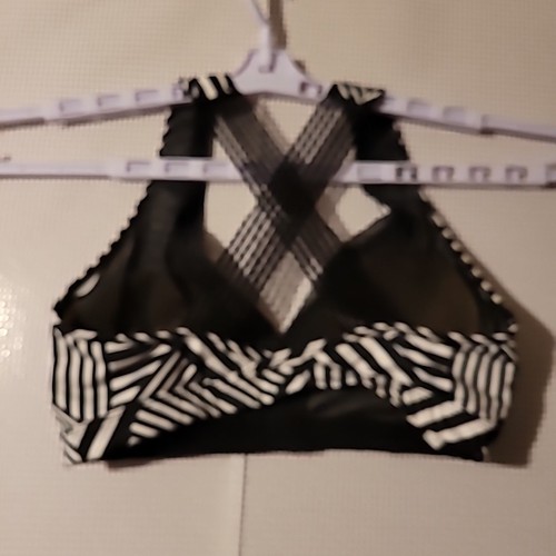 Victoria's Secret VSX Sports Bra Black/White Size M Mesh Crisscross Straps - Picture 3 of 8