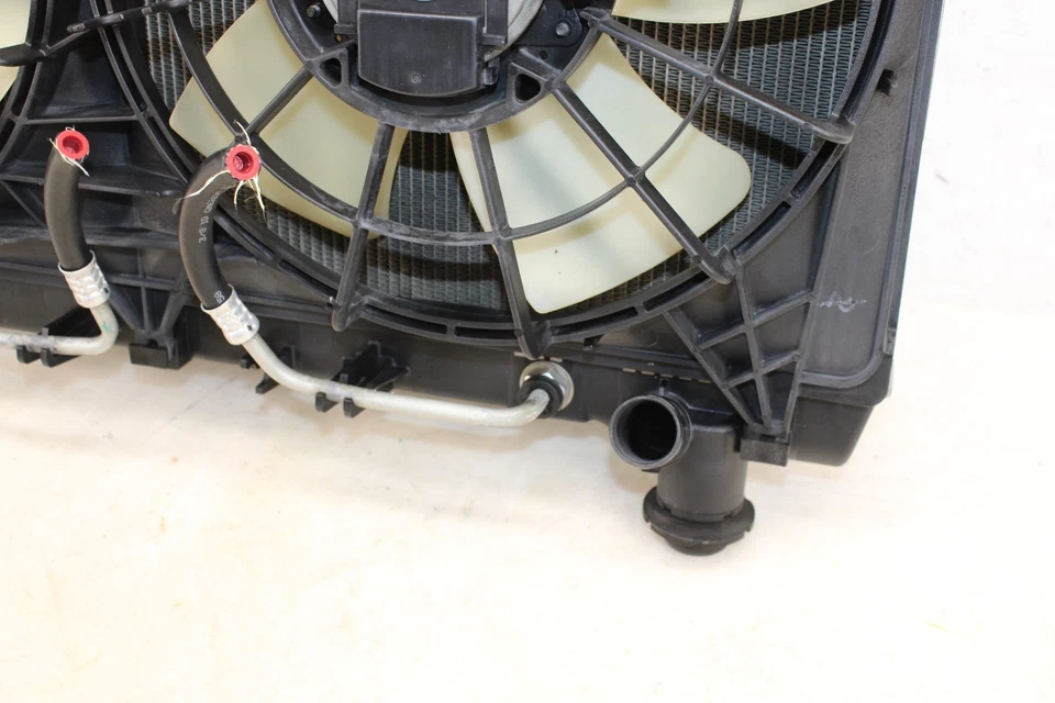 Radiador/condensador/ventilador Chevrolet Camaro SS 6.2L M/T 2012-2015 FABRICANTE DE EQUIPAMENTO ORIGINAL LQ33 - Imagem 4 de 4