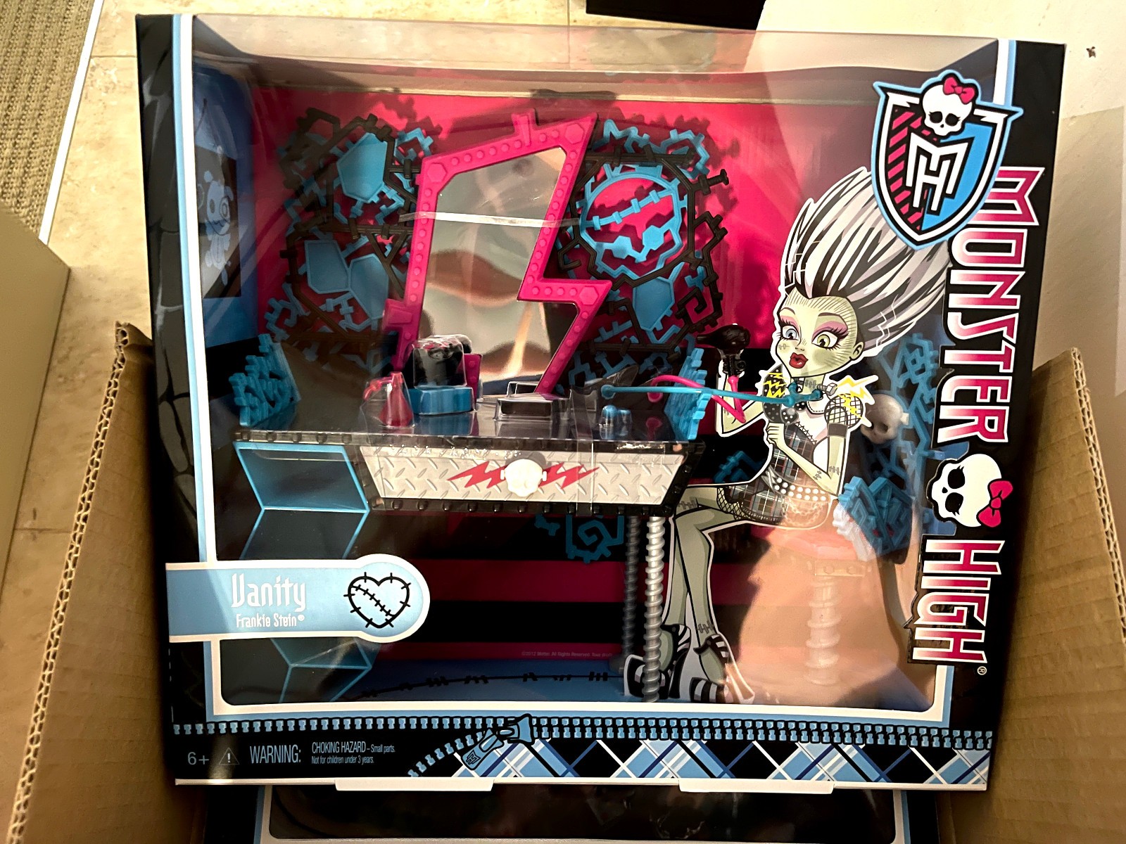 BNIB Monster High Frankie Stein Vanity Playset 2012 Mattel NRFB