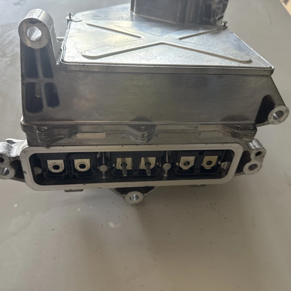 Módulo inversor de energía de batería híbrido Chrysler Pacifica OEM P05190239AM Foto 4 de 4