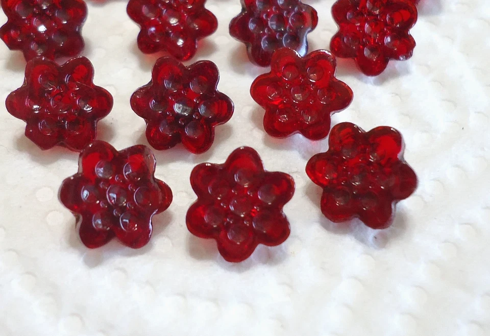 Lot of 15 Vintage Diminutive Red Glass Buttons 3/8" FLOWERS - Image 3 of 4