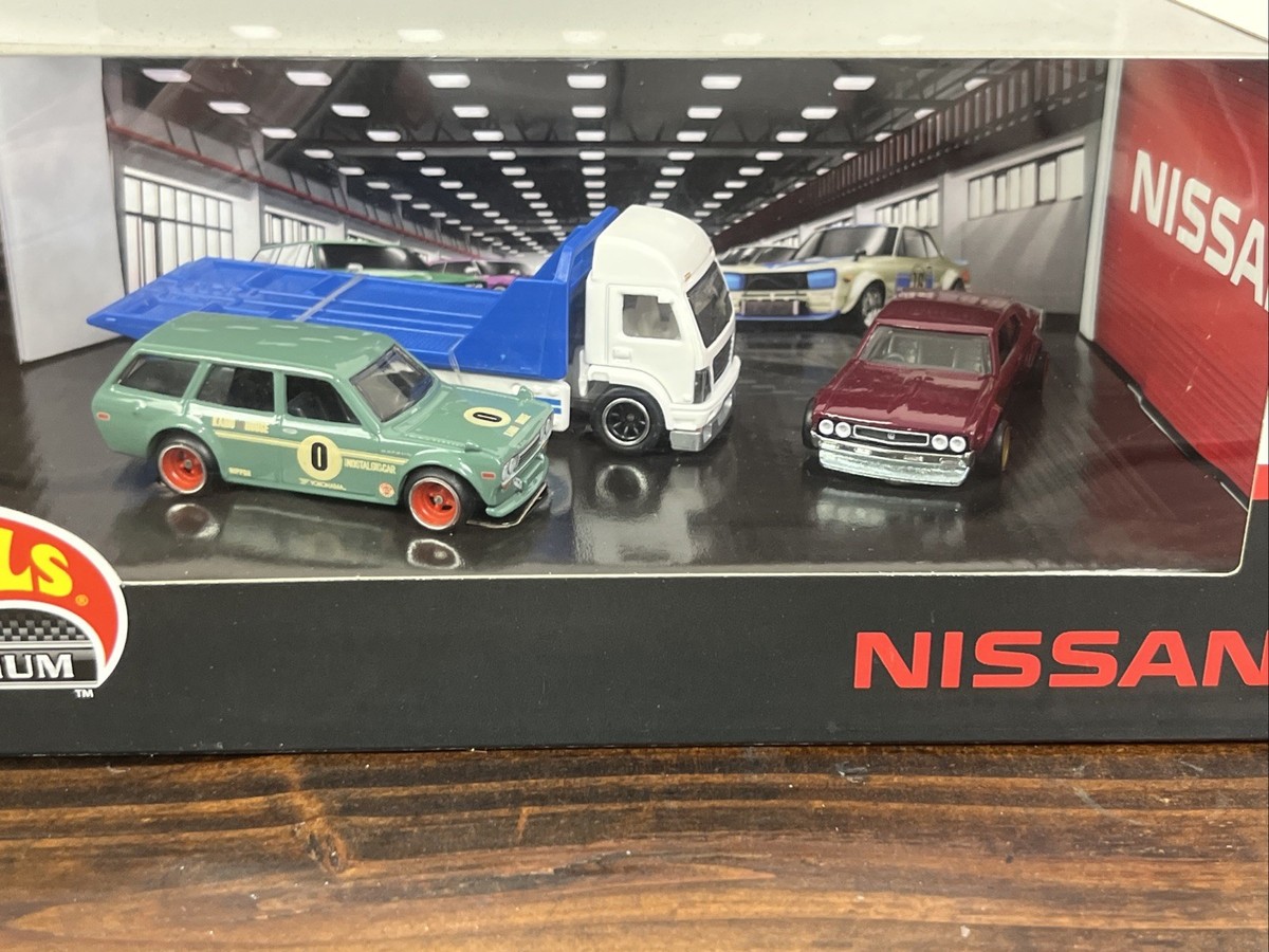 Hot Wheels Premium Diorama Nissan Set Datsun 510 Wagon Fairlady