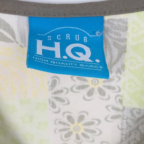 Scrubs HQ Medium Flowers Yellow Gray Green Scrub Top Medical Nurse Veterinary - Picture 5 of 6