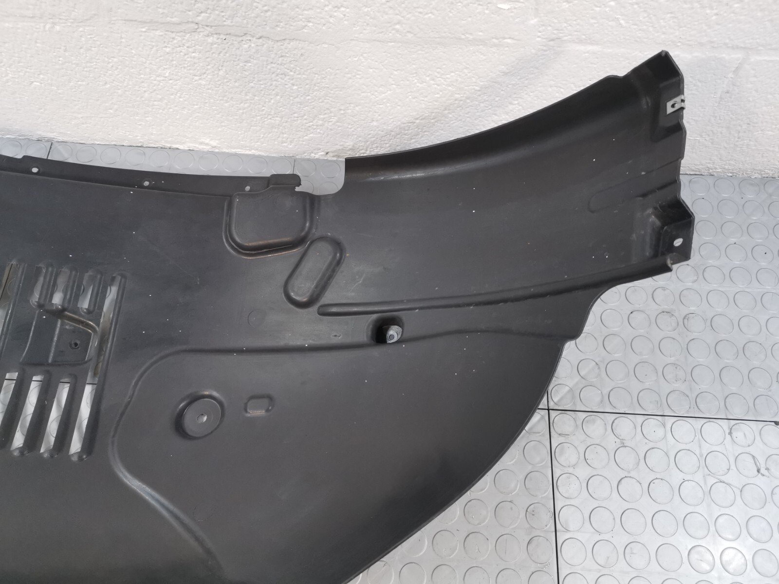 2013-2016 MASERATI QUATTROPORTE FRONT LEFT FENDER LINING SPLASH GUARD 670009197