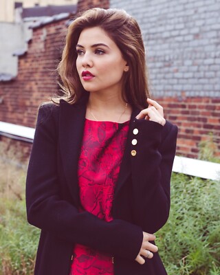 DANIELLE CAMPBELL 8x10 PHOTO *