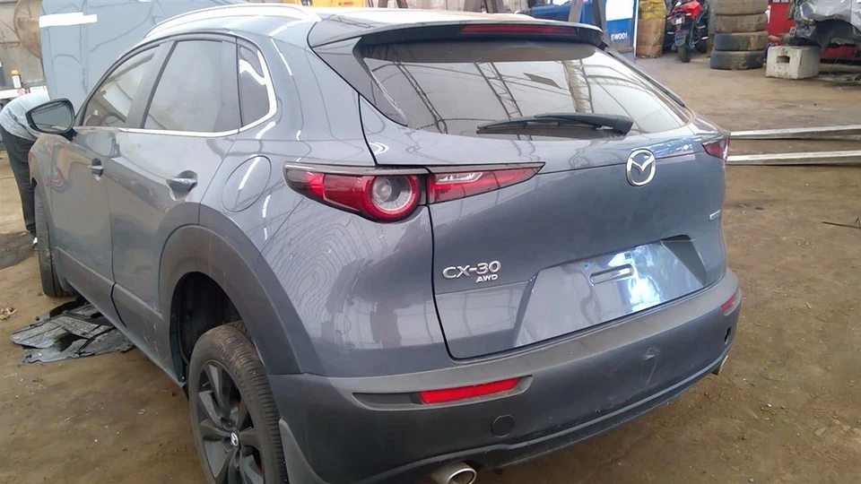 (LOCAL PICKUP ONLY) Driver Left Quarter Glass Privacy Tint Fits 20-23 MAZDA CX-3 - Imagem 3 de 4