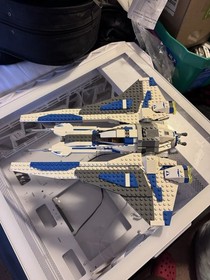 LEGO Pre Vilzla Mandalorian Fighter Set Including Minifigures Set 9525 Displayed