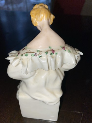 Vintage Lenox Figurine ‘The Reader’ Woman in Colonial Style Dress Stamp On Base - Picture 3 of 10