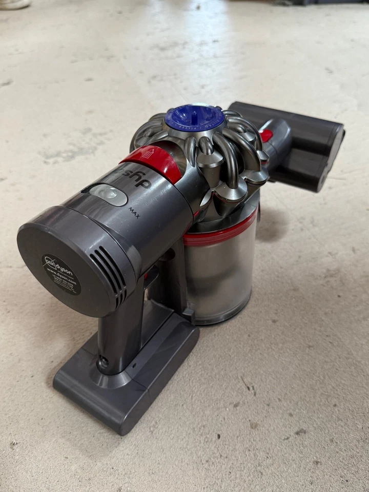 V7 Dyson Trigger Handheld Vacuum with Extras - Image 4 of 4