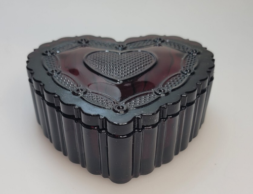 Vintage Avon 1876 Cape Cod Rudy Red Collection Heart Shape Trinket Box 3.5x1.5 - Picture 2 of 4