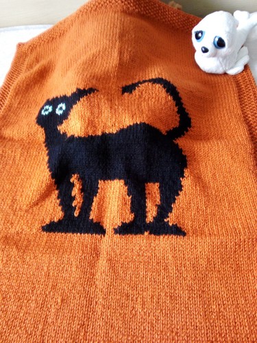Hand-knitted wool baby blanket with cat Orange Halloween quilt with black cat - Picture 5 of 5