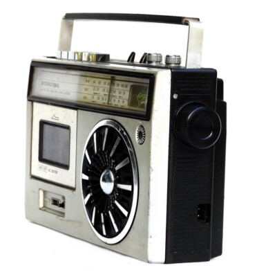 VINTAGE INTERNATIONAL 3BAND RADIO TAPE CASSETTE RECORDER