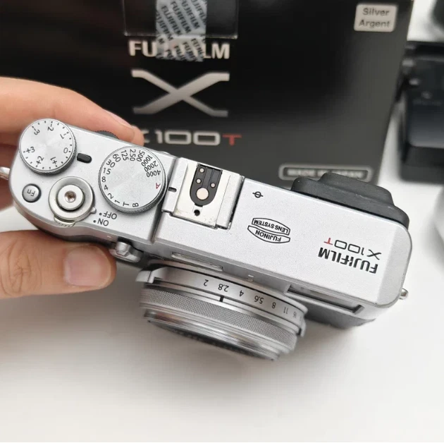 Fujifilm X100T 16.3MP Silver Compact Digital Cam FX - X100T High - Res Photos - Image 2 of 4