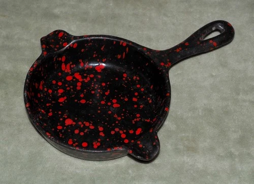 Vintage WAGNER WARE  RED SPECKLED Frying Pan ASHTRAY / SPOON REST - 4 INCH