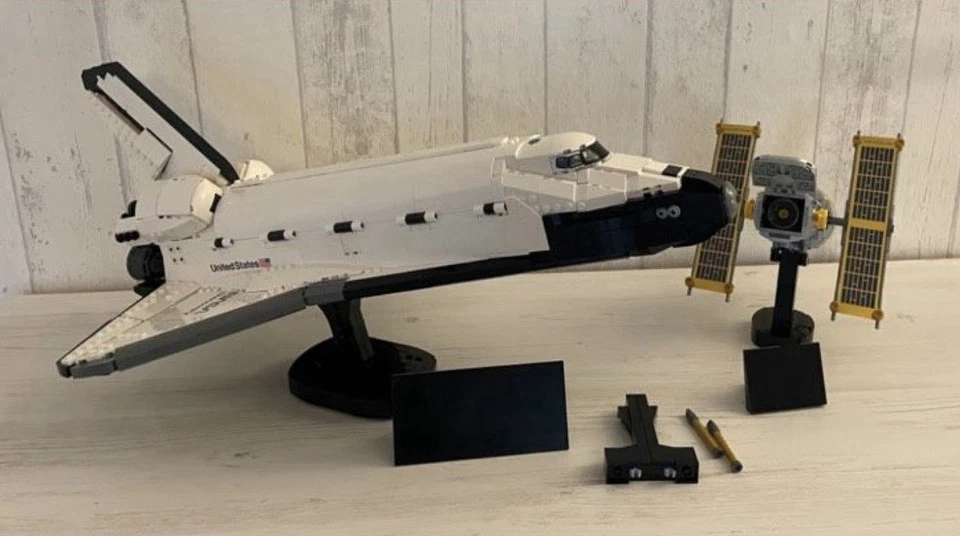 LEGO Icons 10283 NASA Space Shuttle Discovery, Foto 1 von 3