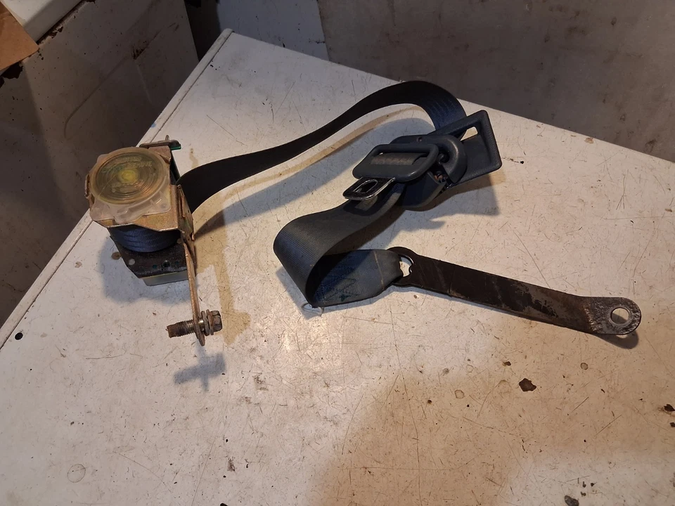 1989-95 Toyota Pickup Xtra cabine dianteira traseira L & R cintos de segurança e fivelas peças azuis - Imagem 3 de 4