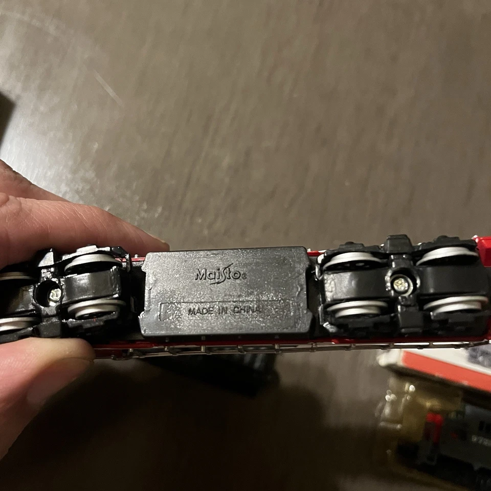 De colección Maisto On Track - Motor Burlington + 2 Pequeños Pacífico Sur - Lote de 3 Foto 3 de 4