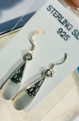 Sterling Silber handgefertigte weiße Opal Kreuz Ohrringe halber Zoll Tropfen 1 verfügbar