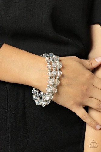 Paparazzi EIFFEL TOWER TRYIST white IRIDESCENT bracelet