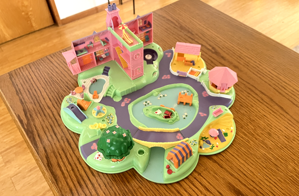 Vintage Bluebird Polly Pocket Beach House Resort Village Play set