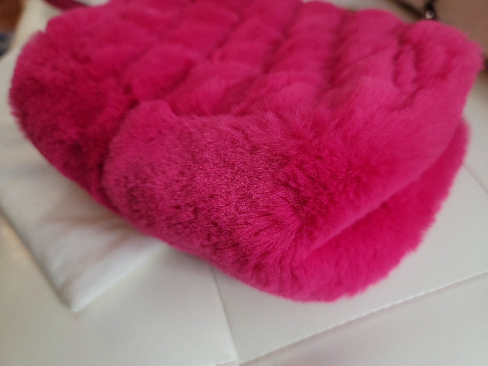 AUTH. LIMITED VERSACE FUCHSIA QUILTED FAUX FUR VIRTUS V CHAIN STRAP BAG image 8