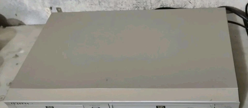 SAMSUNG SV-DVD440 COMBO LETTORE DVD/VHS 6 TESTINE STEREO CON TELECOMANDO Foto 4 de 4