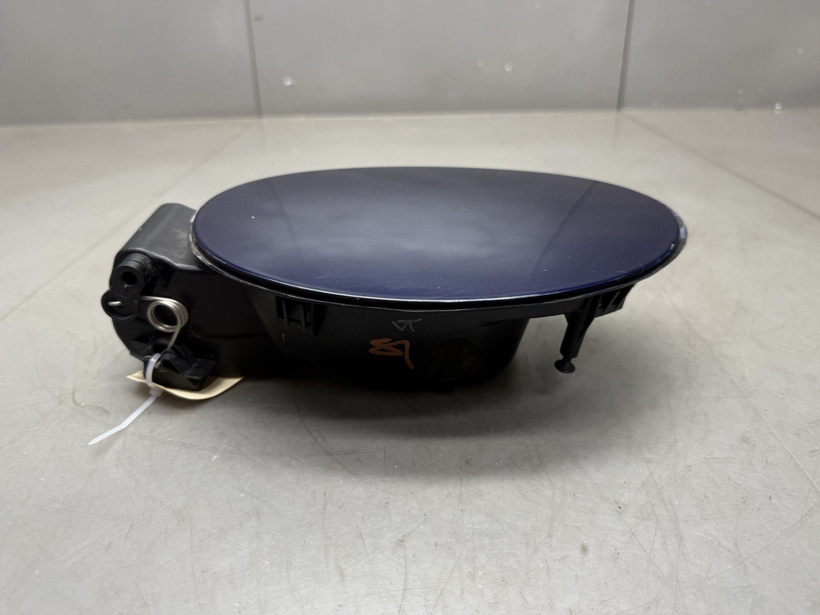 ⭐️2017 - 2020 Maserati Levante M161 Fuel Gas Tank Lid Door Cover - Dark Blue OEM
